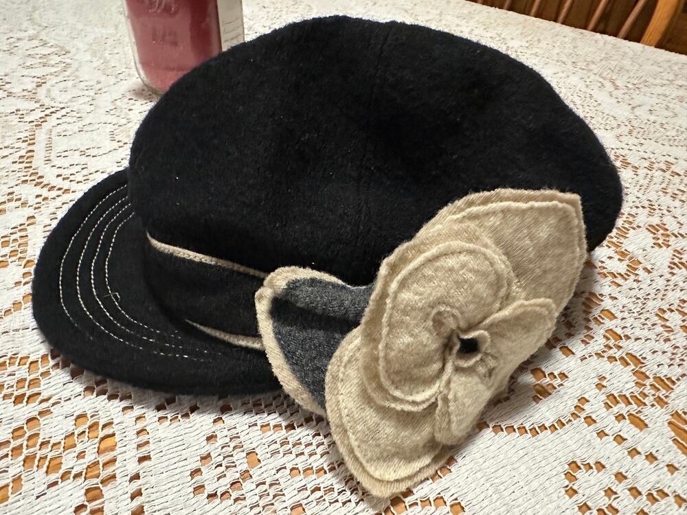 Grace Hats Japan Black Wool Blend Newsboy Cap Flower Accent Winter Cabbie Hat